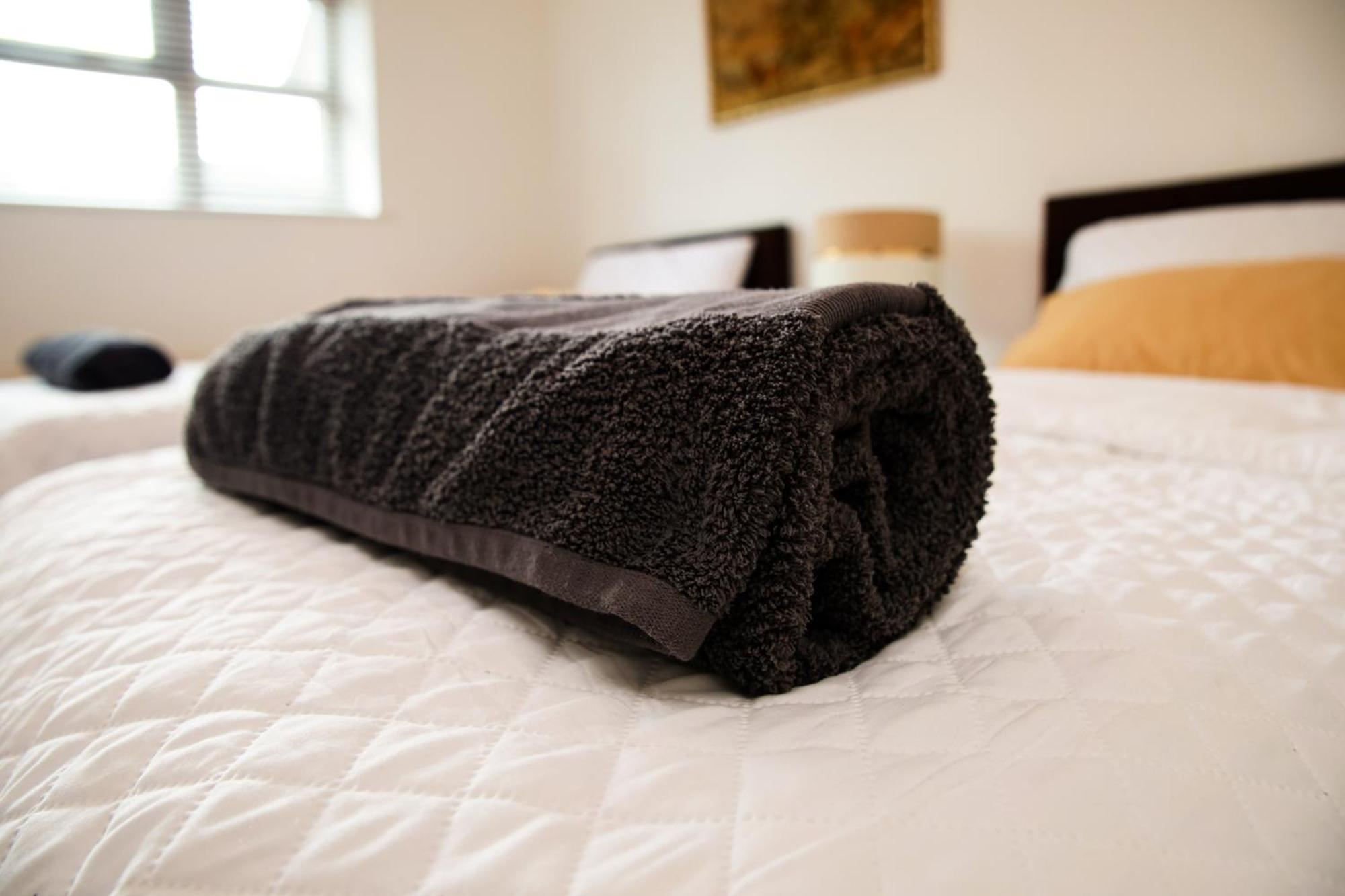 Retreat - 4 Bedroom Luxury House Holiday home Milton Keynes