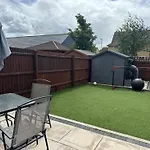 Milton Keynes Retreat - 4 Bedroom Luxury House